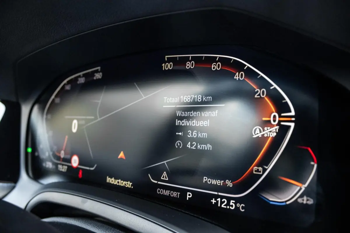 318i M-Sport 4-Cil | PANO | CARBON | DRAVITGRAU | ALCANTARA | CARPLAY | 50 JAHRE