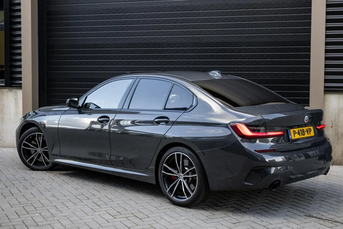 318i M-Sport 4-Cil | PANO | CARBON | DRAVITGRAU | ALCANTARA | CARPLAY | 50 JAHRE