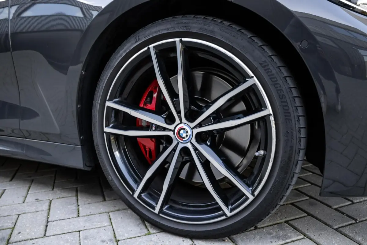 318i M-Sport 4-Cil | PANO | CARBON | DRAVITGRAU | ALCANTARA | CARPLAY | 50 JAHRE