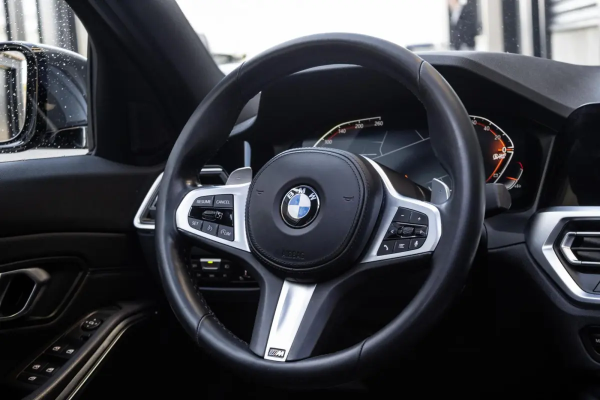 318i M-Sport 4-Cil | PANO | CARBON | DRAVITGRAU | ALCANTARA | CARPLAY | 50 JAHRE