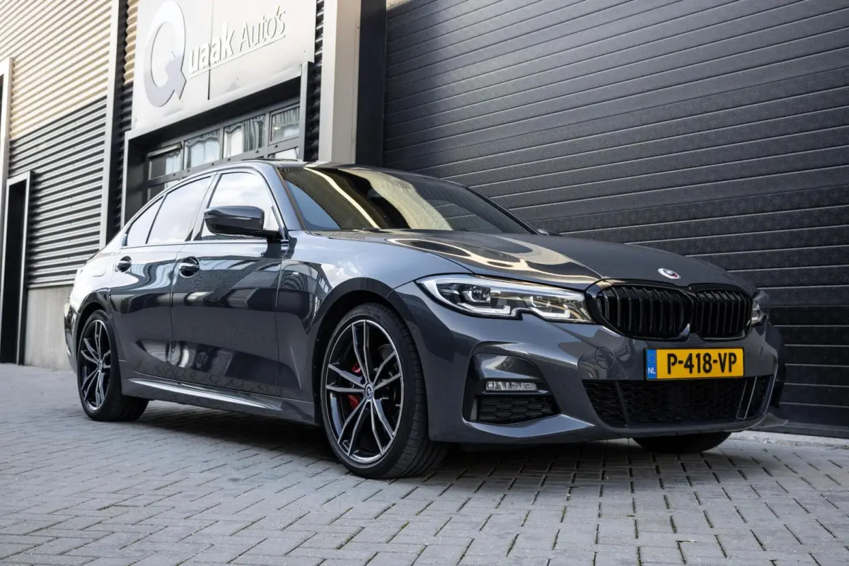 318i M-Sport 4-Cil | PANO | CARBON | DRAVITGRAU | ALCANTARA | CARPLAY | 50 JAHRE