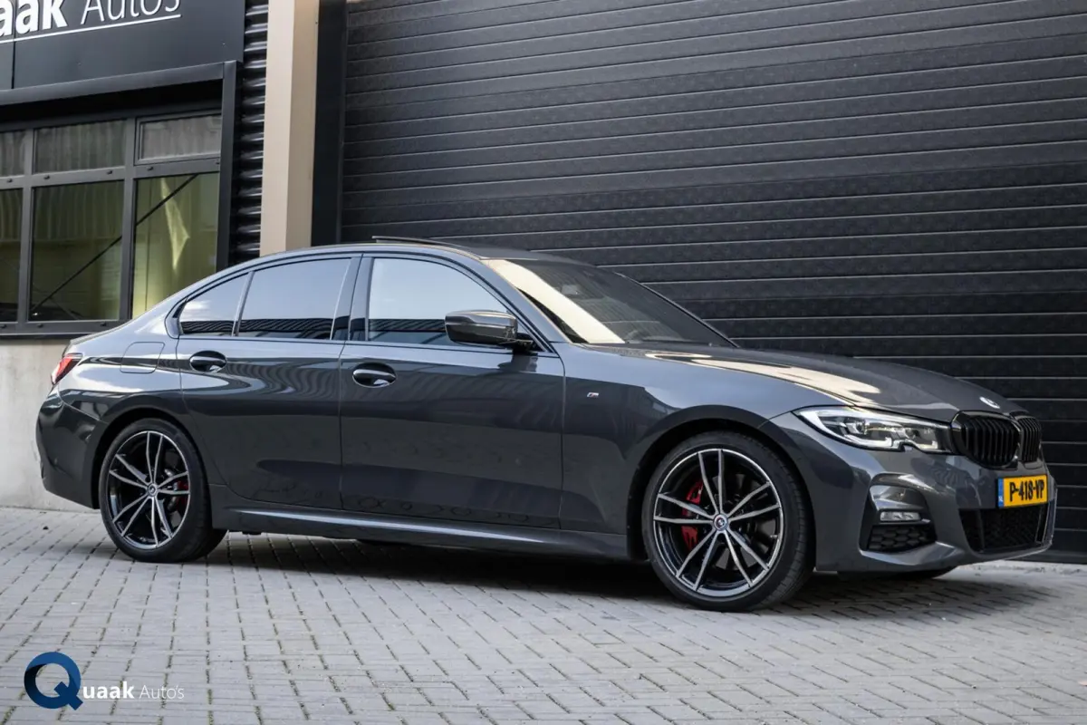 318i M-Sport 4-Cil | PANO | CARBON | DRAVITGRAU | ALCANTARA | CARPLAY | 50 JAHRE