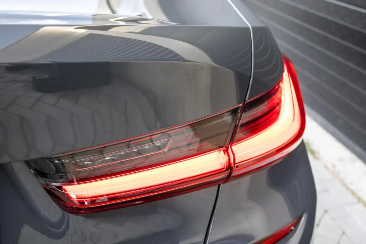318i M-Sport 4-Cil | PANO | CARBON | DRAVITGRAU | ALCANTARA | CARPLAY | 50 JAHRE