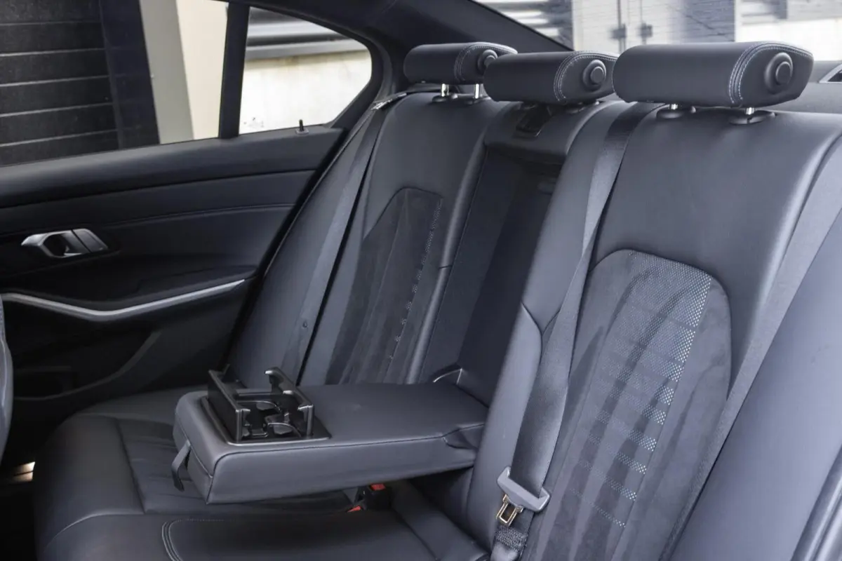 318i M-Sport 4-Cil | PANO | CARBON | DRAVITGRAU | ALCANTARA | CARPLAY | 50 JAHRE