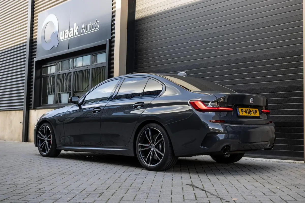 318i M-Sport 4-Cil | PANO | CARBON | DRAVITGRAU | ALCANTARA | CARPLAY | 50 JAHRE