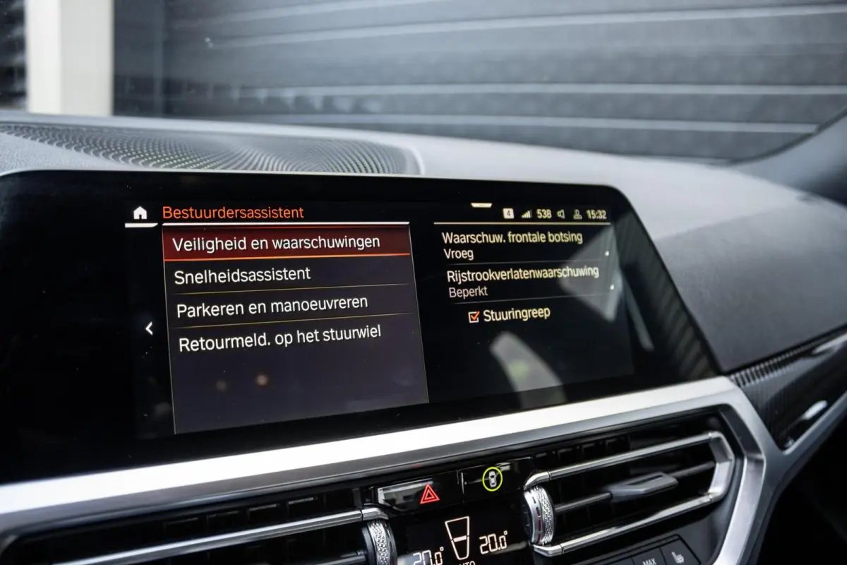 318i M-Sport 4-Cil | PANO | CARBON | DRAVITGRAU | ALCANTARA | CARPLAY | 50 JAHRE