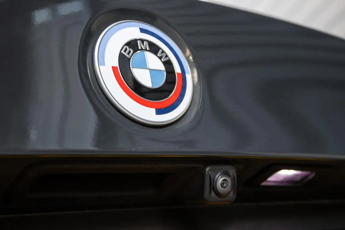 318i M-Sport 4-Cil | PANO | CARBON | DRAVITGRAU | ALCANTARA | CARPLAY | 50 JAHRE
