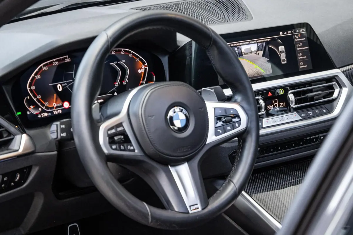 318i M-Sport 4-Cil | PANO | CARBON | DRAVITGRAU | ALCANTARA | CARPLAY | 50 JAHRE