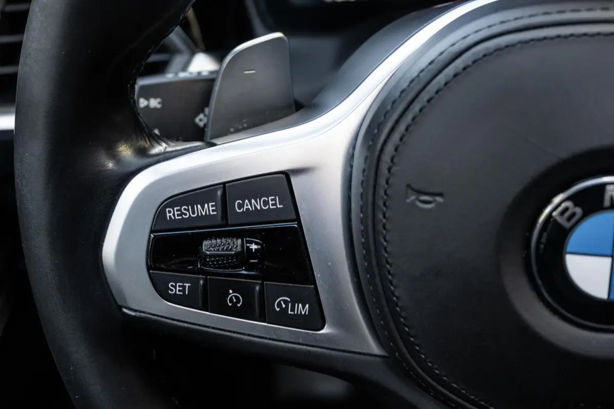 318i M-Sport 4-Cil | PANO | CARBON | DRAVITGRAU | ALCANTARA | CARPLAY | 50 JAHRE
