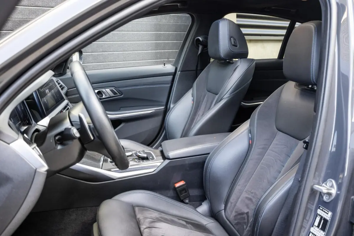 318i M-Sport 4-Cil | PANO | CARBON | DRAVITGRAU | ALCANTARA | CARPLAY | 50 JAHRE