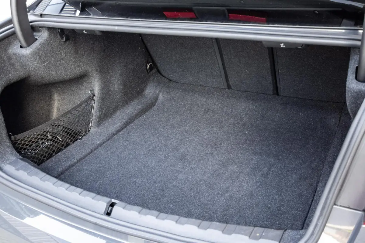 318i M-Sport 4-Cil | PANO | CARBON | DRAVITGRAU | ALCANTARA | CARPLAY | 50 JAHRE