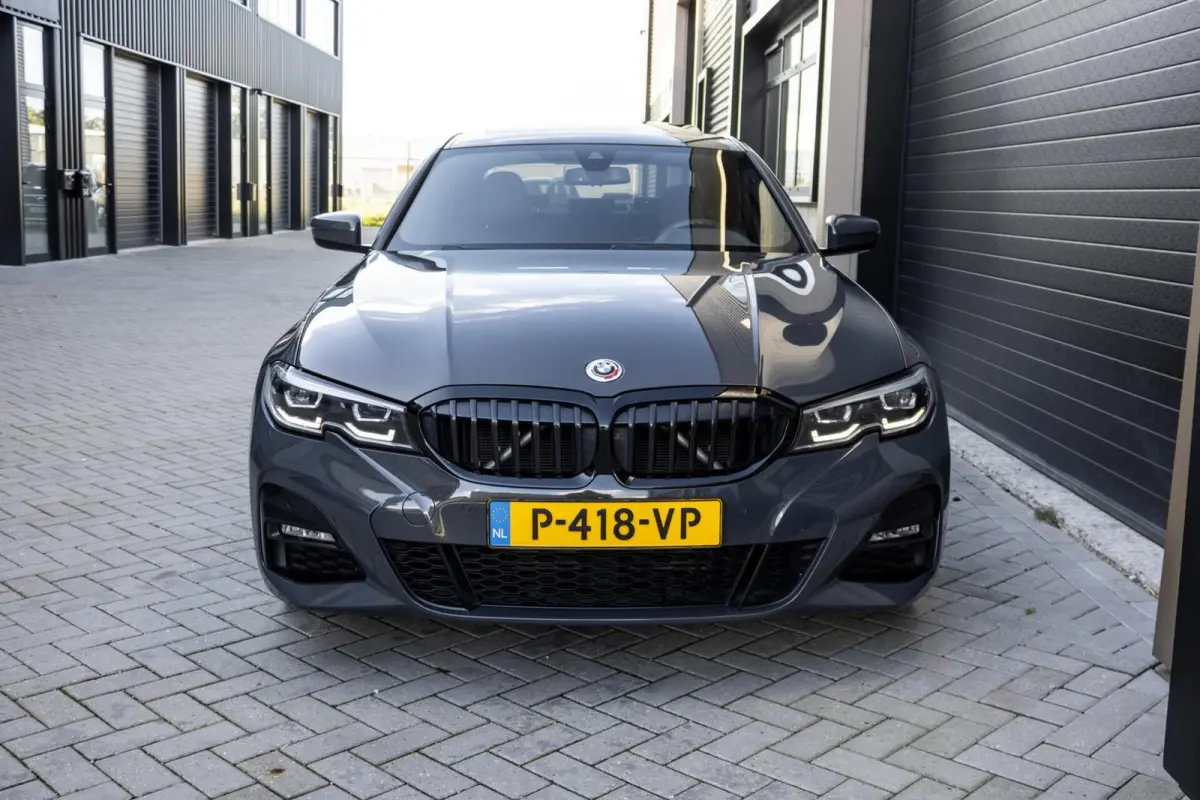 318i M-Sport 4-Cil | PANO | CARBON | DRAVITGRAU | ALCANTARA | CARPLAY | 50 JAHRE