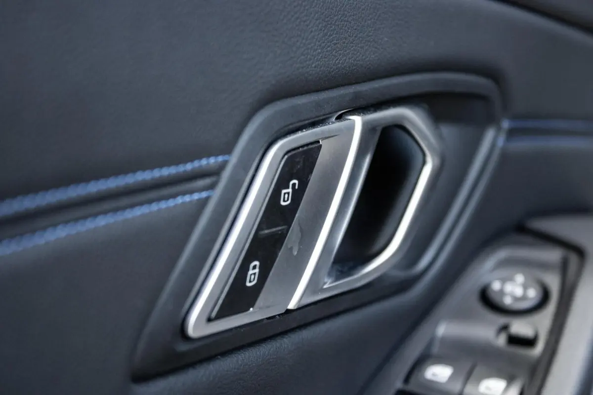318i M-Sport 4-Cil | PANO | CARBON | DRAVITGRAU | ALCANTARA | CARPLAY | 50 JAHRE