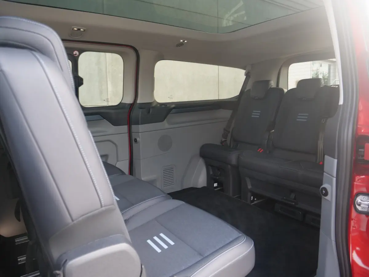 Tourneo 2.5 PHEV L2H1 Titanium | 8-persoons | Active | B&O sound | panorama..