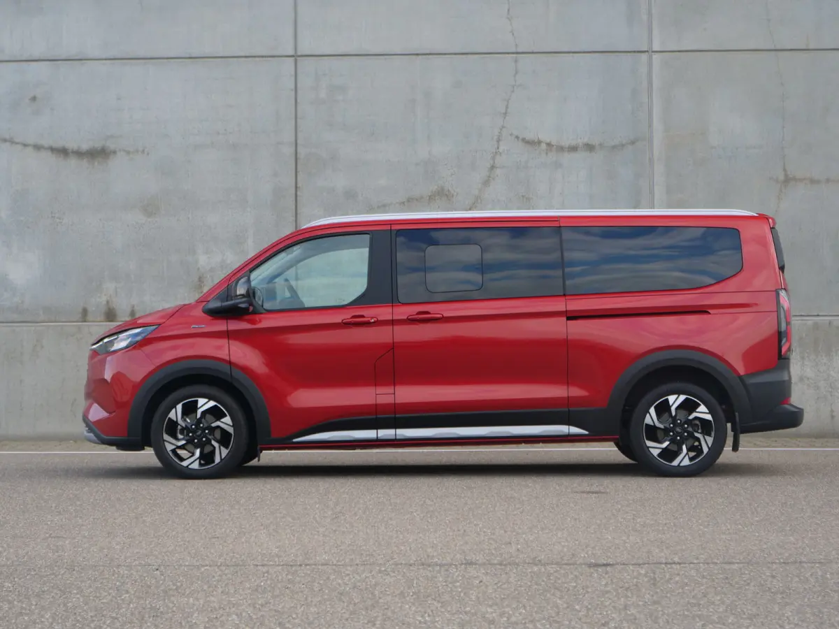 Tourneo 2.5 PHEV L2H1 Titanium | 8-persoons | Active | B&O sound | panorama..