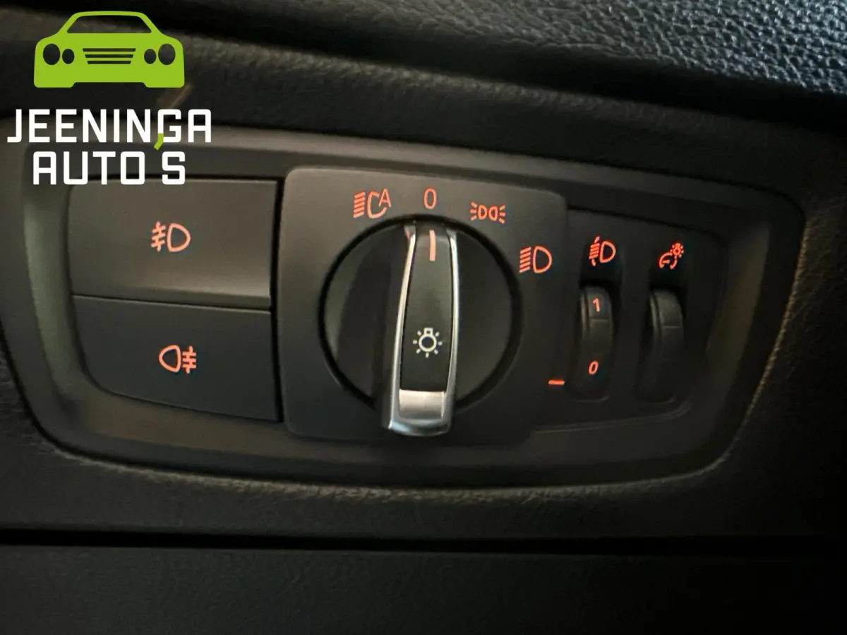 116i Executive|M-pakket|Leer|Navi|Stoelverwarming