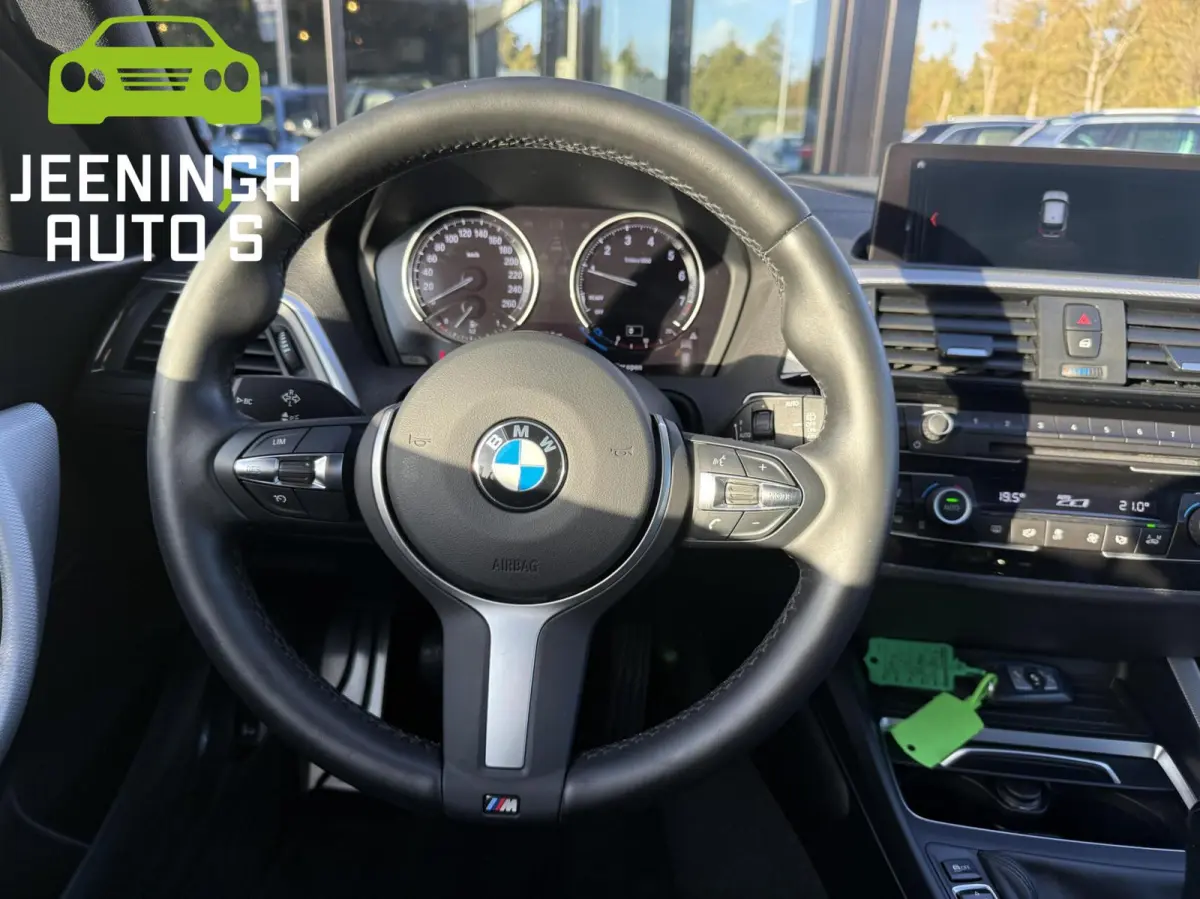 116i Executive|M-pakket|Leer|Navi|Stoelverwarming