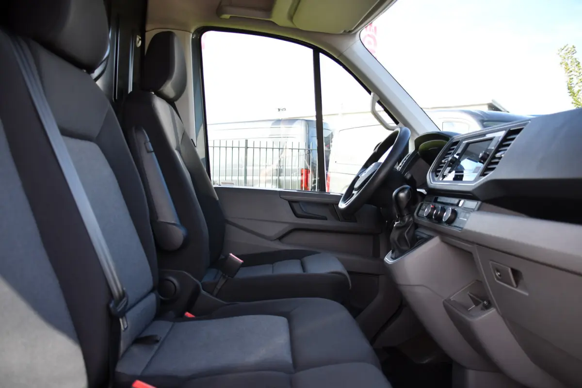 35 2.0 TDI L3H3 PB Edition Camera, Cruise, Carplay, Stoelverwarming, 177pk, LED, Geveerde Stoel, Voorruit verwarming, Massage Stoel, Uniek!