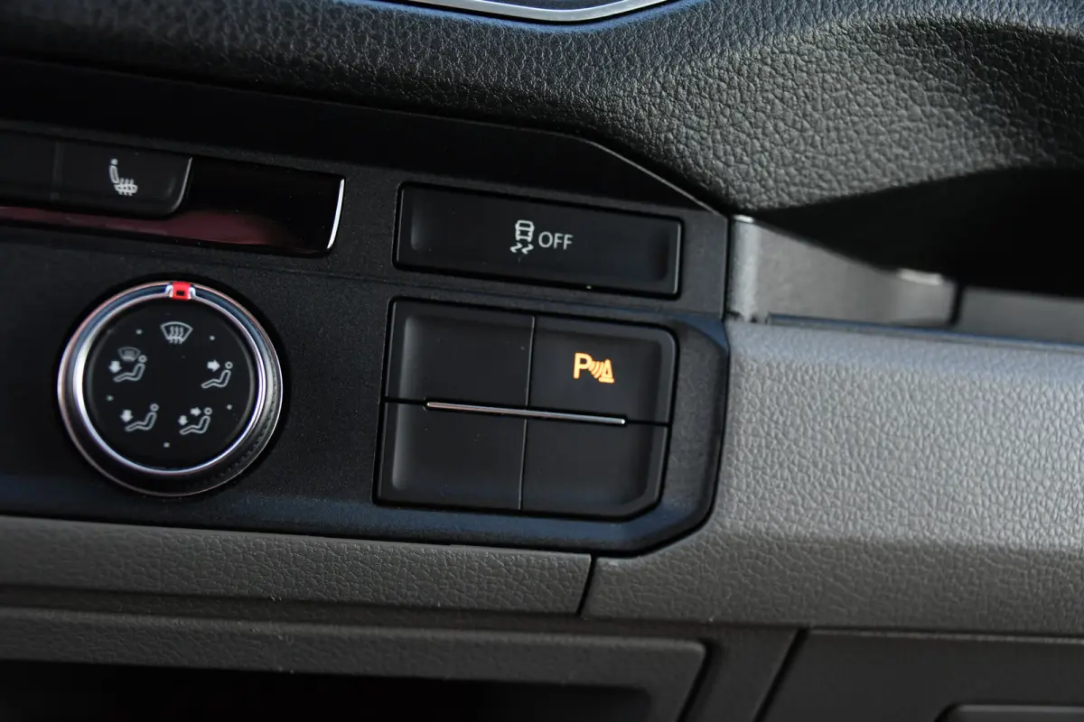 35 2.0 TDI L3H3 PB Edition Camera, Cruise, Carplay, Stoelverwarming, 177pk, LED, Geveerde Stoel, Voorruit verwarming, Massage Stoel, Uniek!