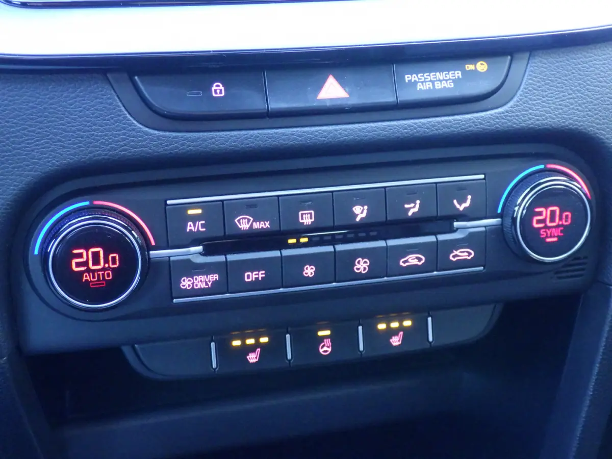 1.6 GDI Plug-In PHEV DynamicLine, Camera, Cruise, Facelift!