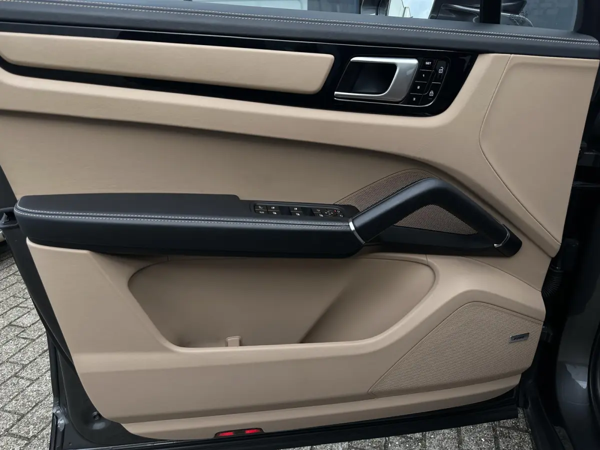 3.0 E-Hybrid |NL-Auto|Sportuitlaat|Luchtvering|Soft-Close|21"|Trekhaak elektr.|Achterasbesturing