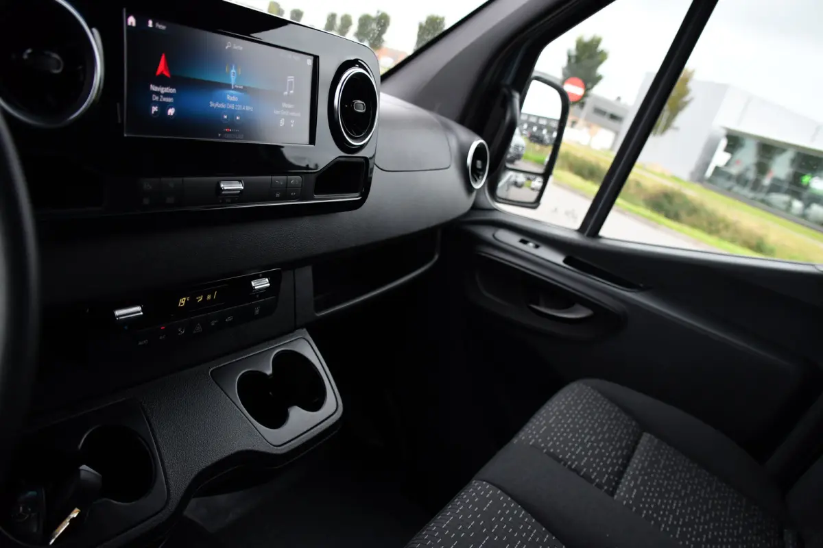 317 1.9 CDI L2H2 RWD PB Edition 360 Camera, Carplay, Cruise, 3500kg Trekhaak, Stoelverwarming, Standkachel, Automaat, 10,5'' Mbux, Uniek!