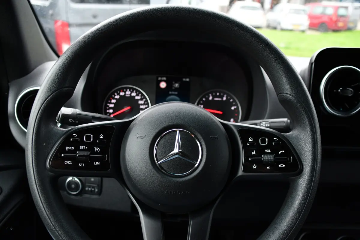 317 1.9 CDI L2H2 RWD PB Edition 360 Camera, Carplay, Cruise, 3500kg Trekhaak, Stoelverwarming, Standkachel, Automaat, 10,5'' Mbux, Uniek!