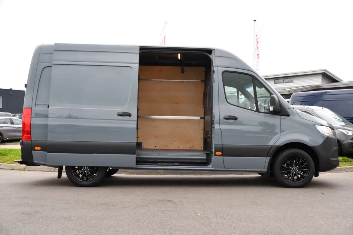 317 1.9 CDI L2H2 RWD PB Edition 360 Camera, Carplay, Cruise, 3500kg Trekhaak, Stoelverwarming, Standkachel, Automaat, 10,5'' Mbux, Uniek!