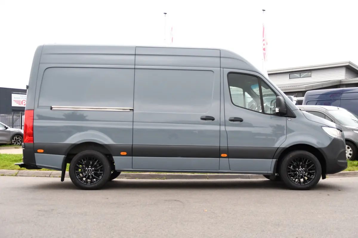 317 1.9 CDI L2H2 RWD PB Edition 360 Camera, Carplay, Cruise, 3500kg Trekhaak, Stoelverwarming, Standkachel, Automaat, 10,5'' Mbux, Uniek!