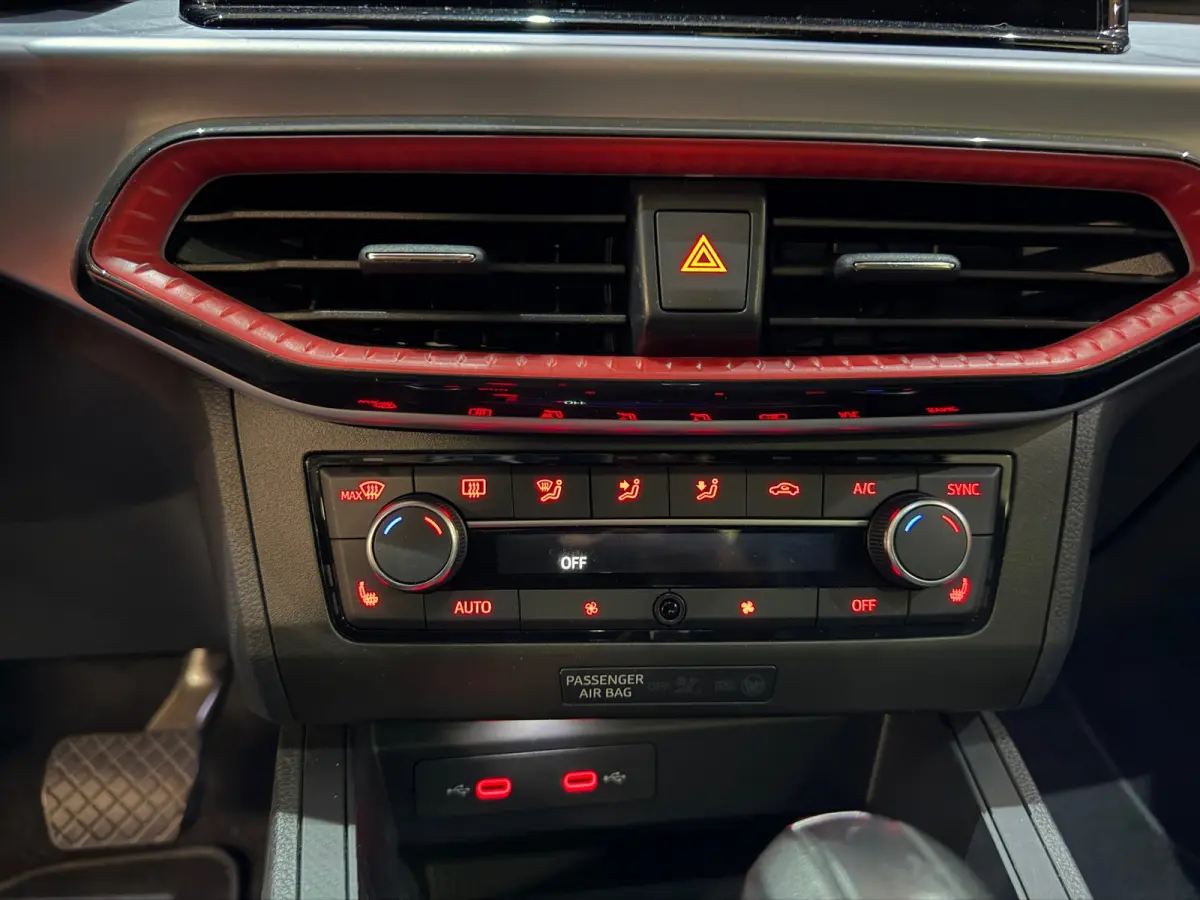 1.5 TSI FR Business Black Line Face lift Pano Camera Alcantara///
