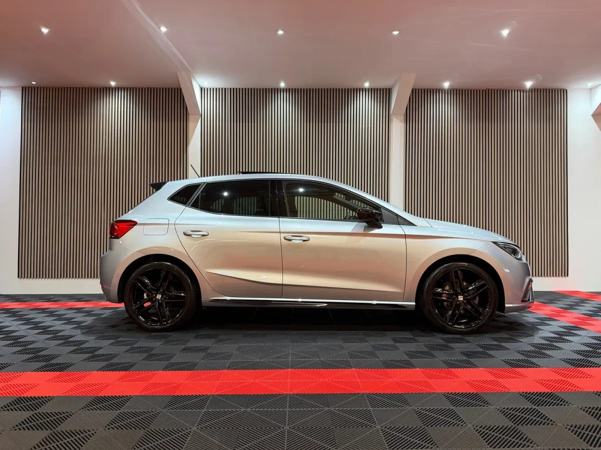 1.5 TSI FR Business Black Line Face lift Pano Camera Alcantara///