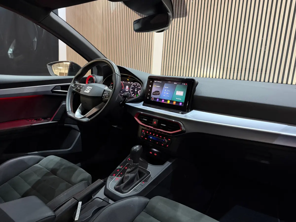 1.5 TSI FR Business Black Line Face lift Pano Camera Alcantara///