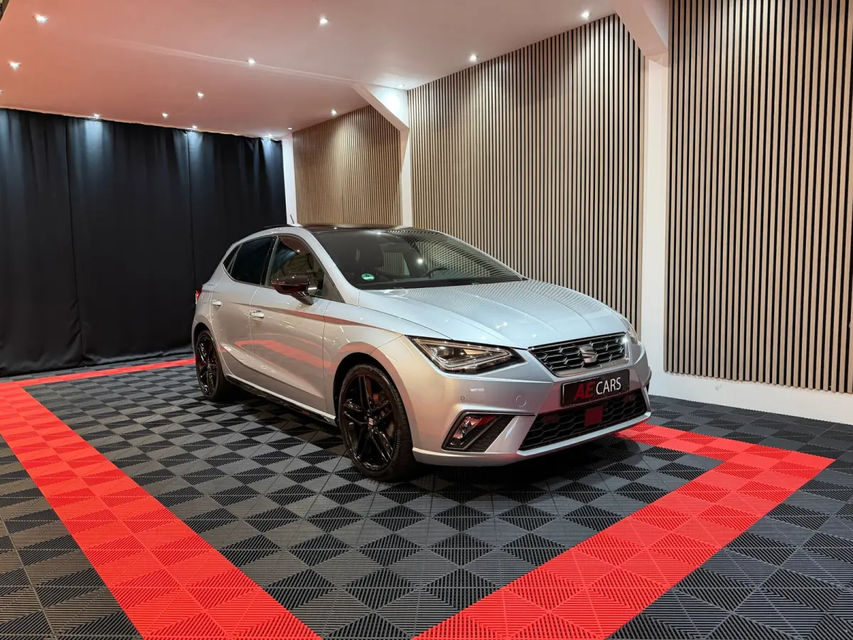 1.5 TSI FR Business Black Line Face lift Pano Camera Alcantara///