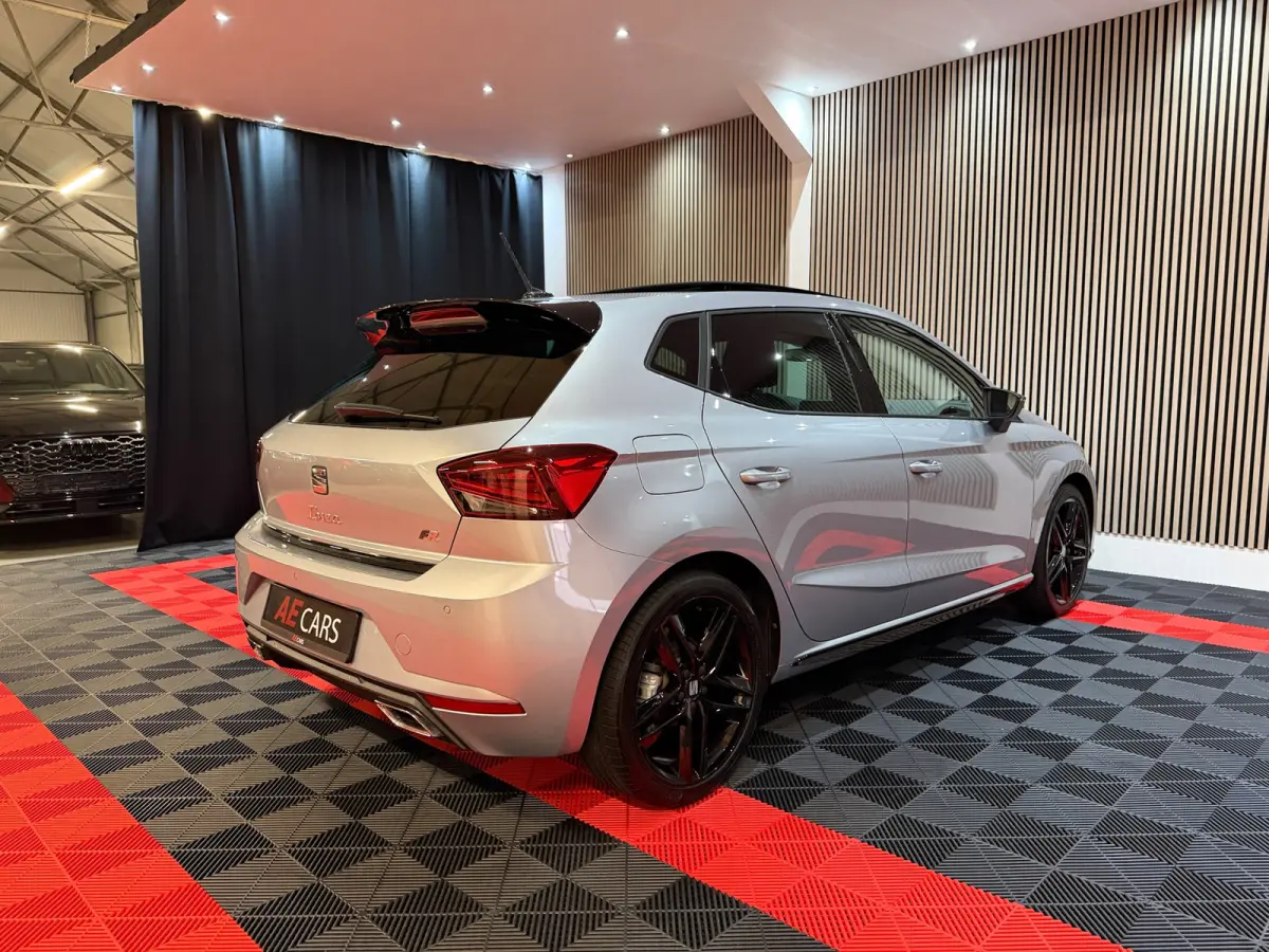 1.5 TSI FR Business Black Line Face lift Pano Camera Alcantara///