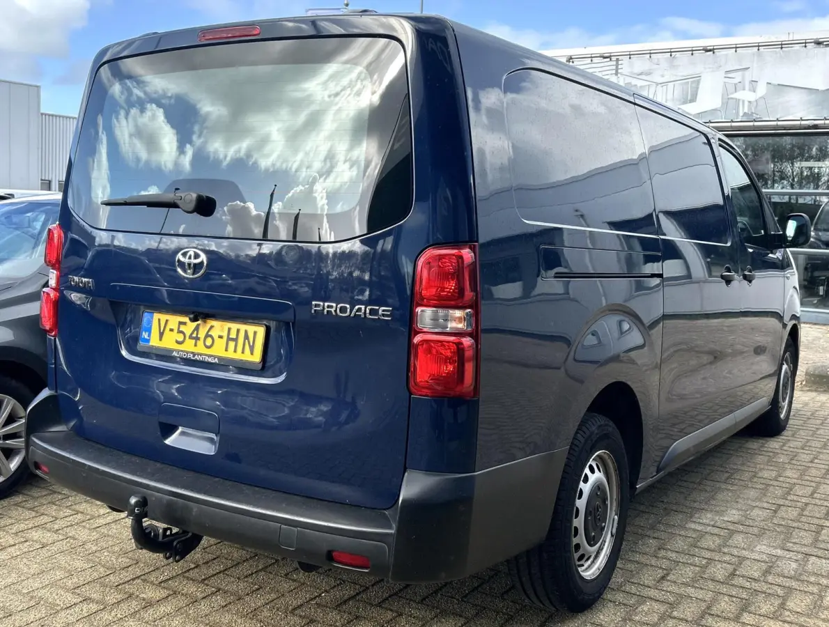 2.0 D-4D Cool Comfort 122PK | 2e Eigenaar | NL AUTO | NAP | Trekhaak | Cruise control | Achteruitrijcamera | Navigatie | Airco | 2 sleutels | NAP