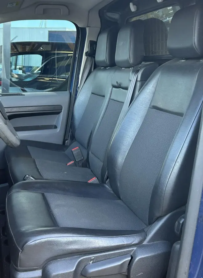 2.0 D-4D Cool Comfort 122PK | 2e Eigenaar | NL AUTO | NAP | Trekhaak | Cruise control | Achteruitrijcamera | Navigatie | Airco | 2 sleutels | NAP