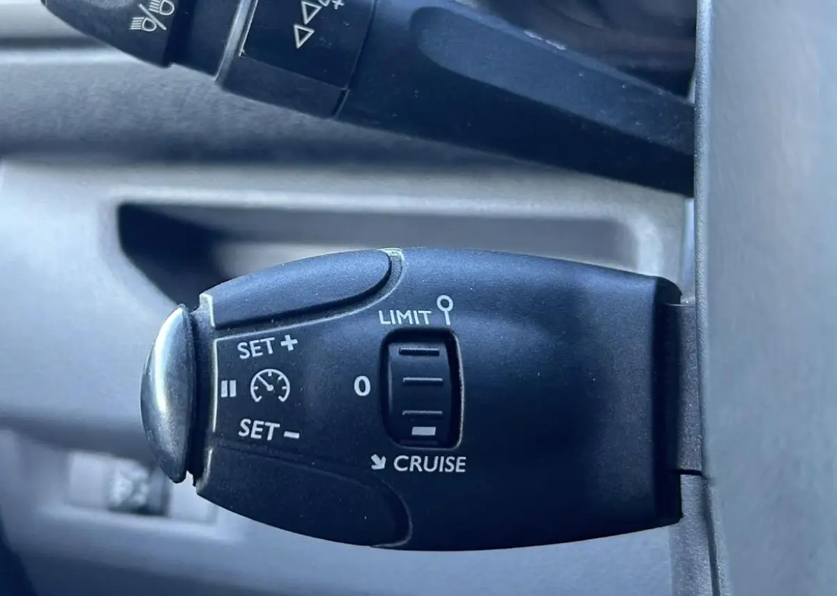 2.0 D-4D Cool Comfort 122PK | 2e Eigenaar | NL AUTO | NAP | Trekhaak | Cruise control | Achteruitrijcamera | Navigatie | Airco | 2 sleutels | NAP