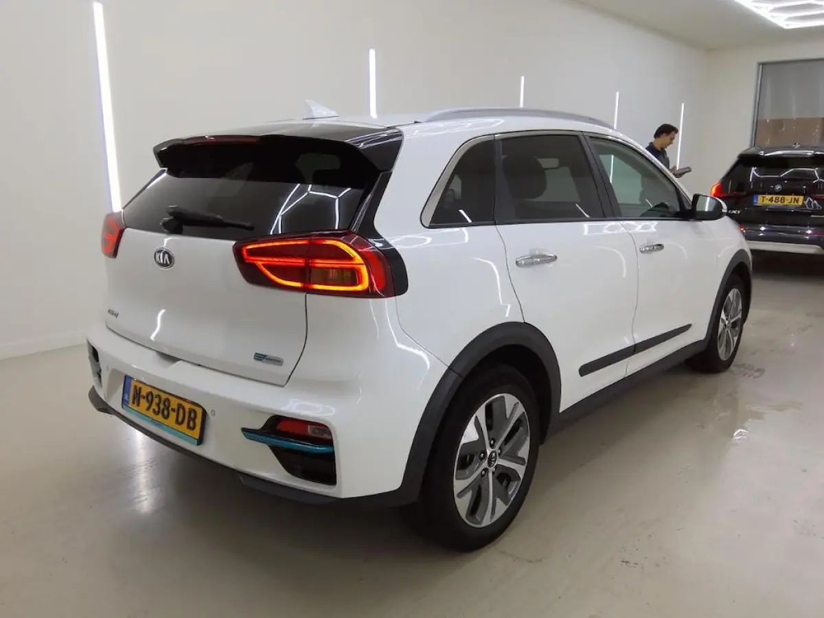 DYNAMICPLUSLINE 64 kWh (97% SOH) I AUTOMAAT I SCHUIF/KANTELDAK I ADAPTIVE CRUISE CONTROL I STOELVERWARMING