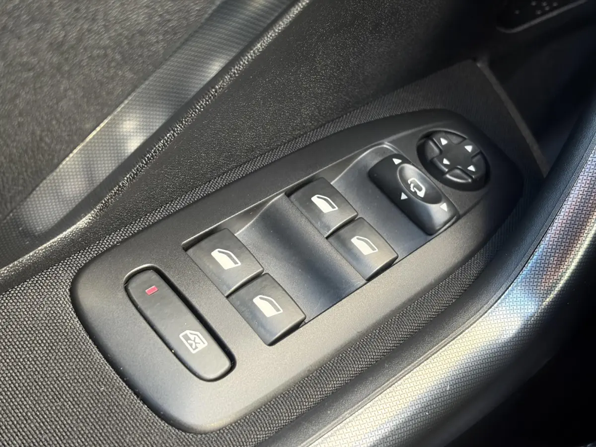 1.2 PureTech Allure ✓1e Eigenaar✓Pano✓Camera✓Navi✓D-riem vv in 2024✓Trekhaak✓Dealer Onderhouden✓Carplay✓Clima✓Cruise✓110pk✓Halfleder✓Pdc✓Lm velgen✓N.A.P✓Apk t