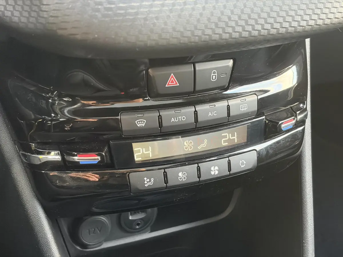 1.2 PureTech Allure ✓1e Eigenaar✓Pano✓Camera✓Navi✓D-riem vv in 2024✓Trekhaak✓Dealer Onderhouden✓Carplay✓Clima✓Cruise✓110pk✓Halfleder✓Pdc✓Lm velgen✓N.A.P✓Apk t