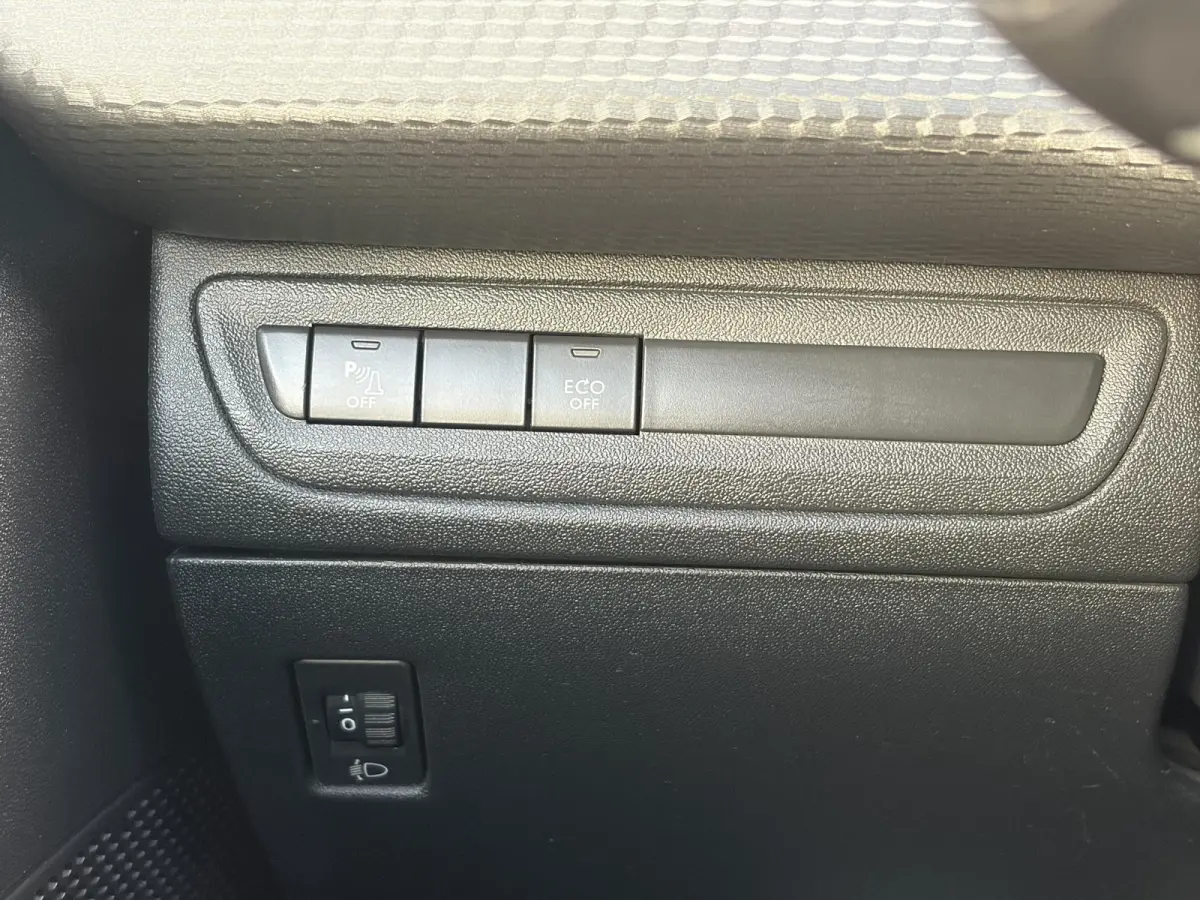 1.2 PureTech Allure ✓1e Eigenaar✓Pano✓Camera✓Navi✓D-riem vv in 2024✓Trekhaak✓Dealer Onderhouden✓Carplay✓Clima✓Cruise✓110pk✓Halfleder✓Pdc✓Lm velgen✓N.A.P✓Apk t