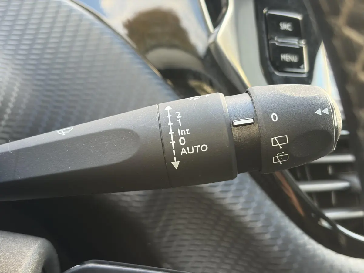 1.2 PureTech Allure ✓1e Eigenaar✓Pano✓Camera✓Navi✓D-riem vv in 2024✓Trekhaak✓Dealer Onderhouden✓Carplay✓Clima✓Cruise✓110pk✓Halfleder✓Pdc✓Lm velgen✓N.A.P✓Apk t