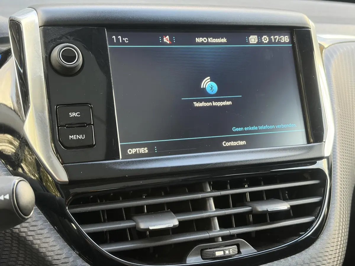 1.2 PureTech Allure ✓1e Eigenaar✓Pano✓Camera✓Navi✓D-riem vv in 2024✓Trekhaak✓Dealer Onderhouden✓Carplay✓Clima✓Cruise✓110pk✓Halfleder✓Pdc✓Lm velgen✓N.A.P✓Apk t