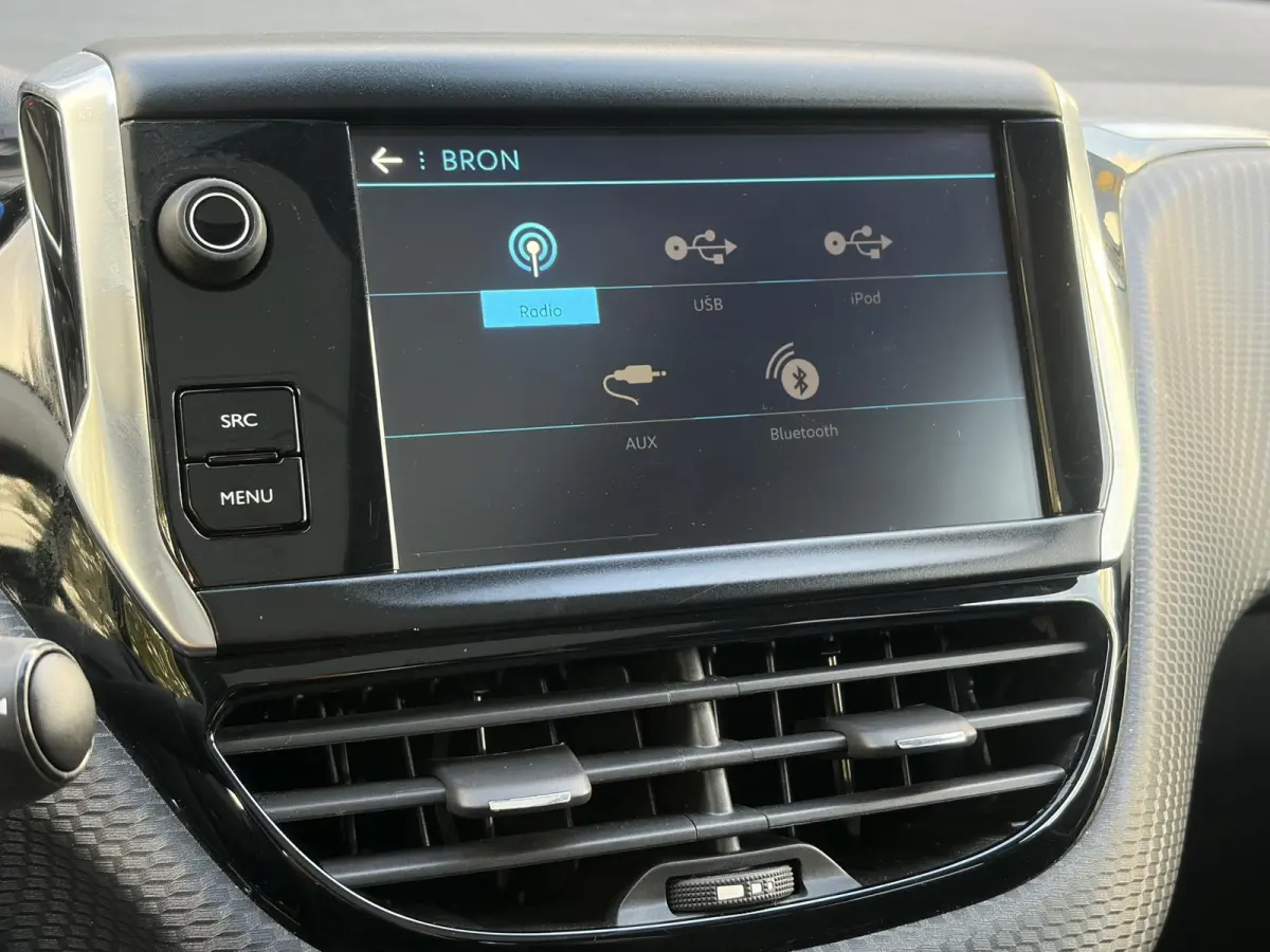 1.2 PureTech Allure ✓1e Eigenaar✓Pano✓Camera✓Navi✓D-riem vv in 2024✓Trekhaak✓Dealer Onderhouden✓Carplay✓Clima✓Cruise✓110pk✓Halfleder✓Pdc✓Lm velgen✓N.A.P✓Apk t