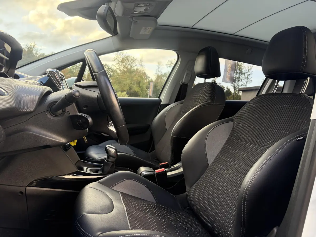 1.2 PureTech Allure ✓1e Eigenaar✓Pano✓Camera✓Navi✓D-riem vv in 2024✓Trekhaak✓Dealer Onderhouden✓Carplay✓Clima✓Cruise✓110pk✓Halfleder✓Pdc✓Lm velgen✓N.A.P✓Apk t