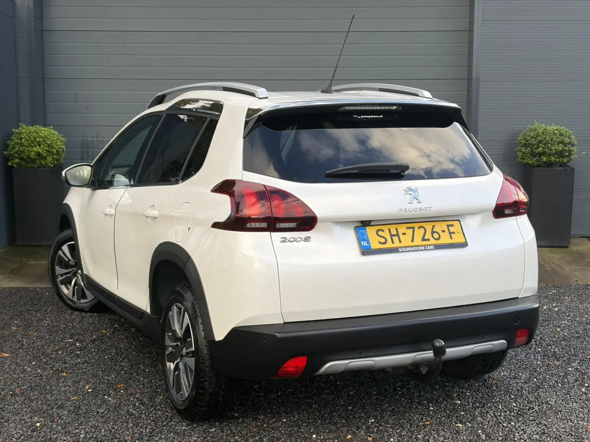 1.2 PureTech Allure ✓1e Eigenaar✓Pano✓Camera✓Navi✓D-riem vv in 2024✓Trekhaak✓Dealer Onderhouden✓Carplay✓Clima✓Cruise✓110pk✓Halfleder✓Pdc✓Lm velgen✓N.A.P✓Apk t