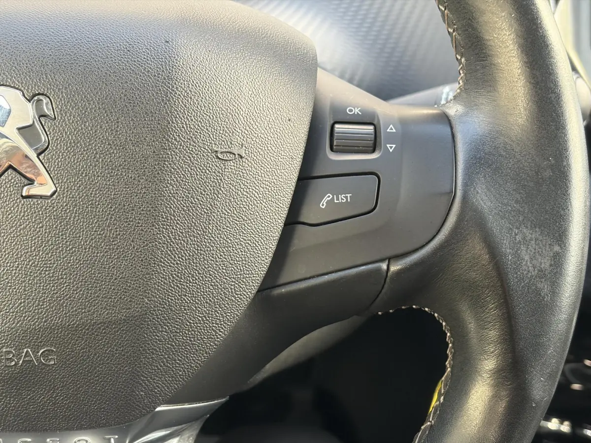 1.2 PureTech Allure ✓1e Eigenaar✓Pano✓Camera✓Navi✓D-riem vv in 2024✓Trekhaak✓Dealer Onderhouden✓Carplay✓Clima✓Cruise✓110pk✓Halfleder✓Pdc✓Lm velgen✓N.A.P✓Apk t
