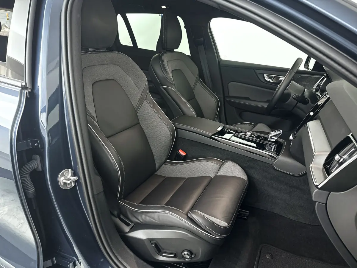 T8 Plug-in hybrid AWD Plus Dark | SOH 100% | Panoramadak | 360° camera | Head-up display | Harman Kardon | Stoel- en stuurverwarming | Trekhaak