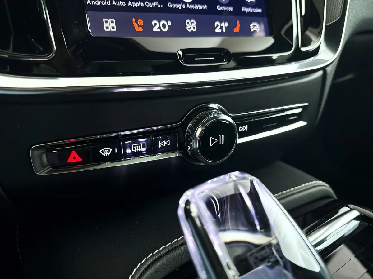 T8 Plug-in hybrid AWD Plus Dark | SOH 100% | Panoramadak | 360° camera | Head-up display | Harman Kardon | Stoel- en stuurverwarming | Trekhaak