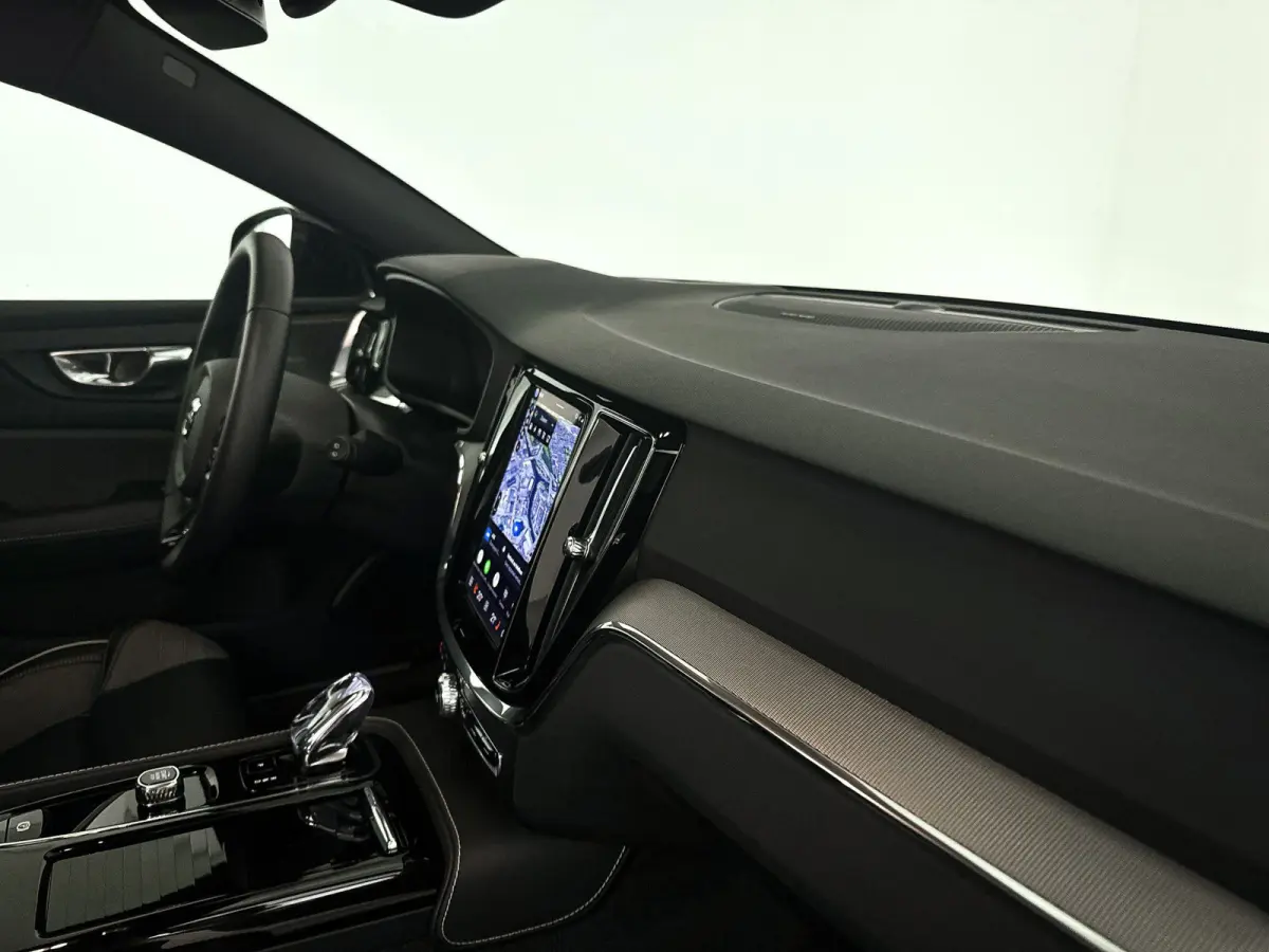 T8 Plug-in hybrid AWD Plus Dark | SOH 100% | Panoramadak | 360° camera | Head-up display | Harman Kardon | Stoel- en stuurverwarming | Trekhaak